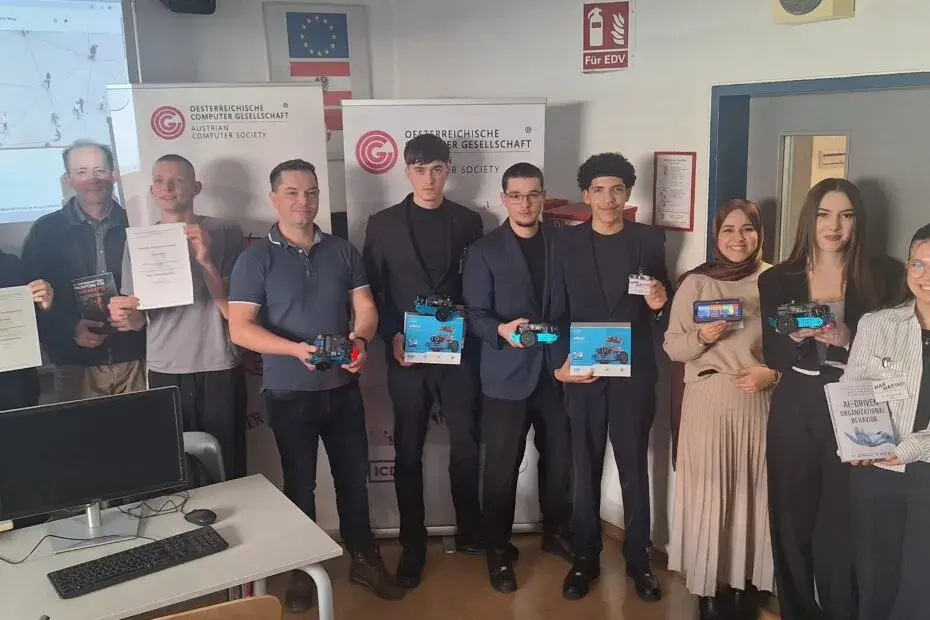 OCG Workshop Teilnehmende vor Roll-ups